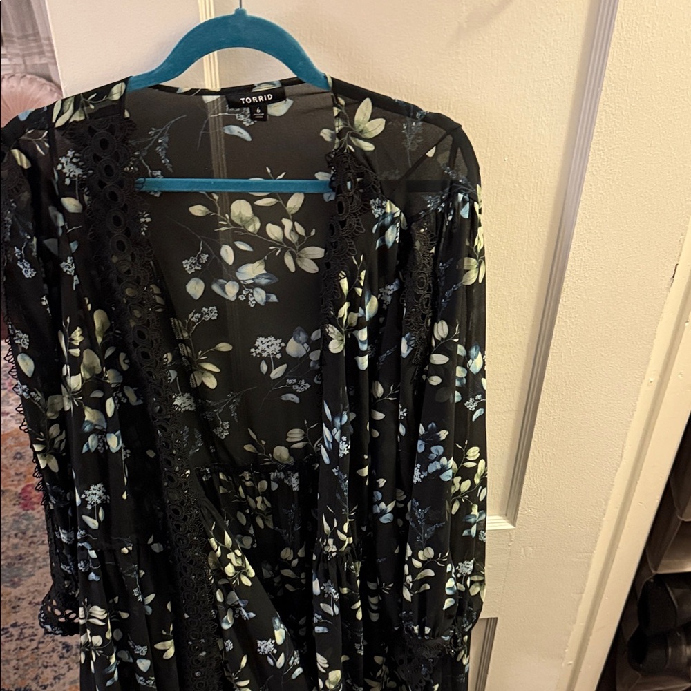 Torrid Black and Blue Floral Kimono 6X